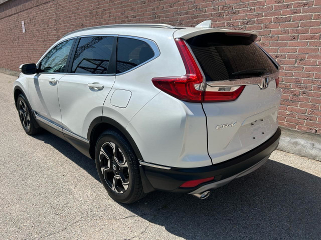 2017 Honda CR-V Touring in Cars & Trucks in Oshawa / Durham Region - Image 2