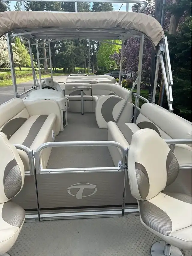 2012 TAHOE TMLT TRITOON 24FT-WHITE! in Powerboats & Motorboats in Winnipeg - Image 6