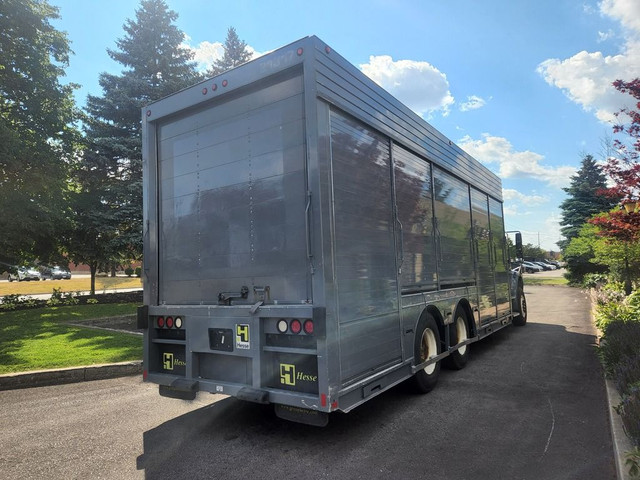  2014 Freightliner M2 ONLY 187,560Km, 11 Rollup Doors, CUMMINS I in Heavy Trucks in City of Montréal - Image 3