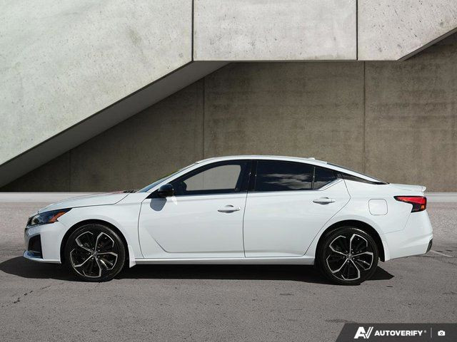 2023 Nissan Altima SR | LOW KMS | ONE OWNER in Cars & Trucks in Hamilton - Image 2