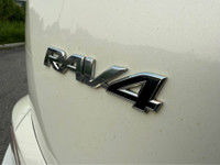 Hello Ottawa! Ready for your next SUV? This 2016 Toyota RAV4 Limited is All-Wheel Drive, Fully Loade... (image 6)
