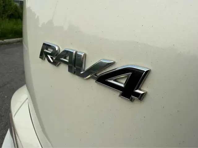 2016 Toyota RAV4 Limited / BEAUTIFUL WHITE ON PEANUT BUTTER  in Cars & Trucks in Ottawa - Image 8