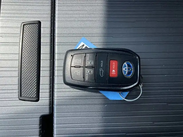 2021 Toyota Sienna XSE in Cars & Trucks in Hamilton - Image 31