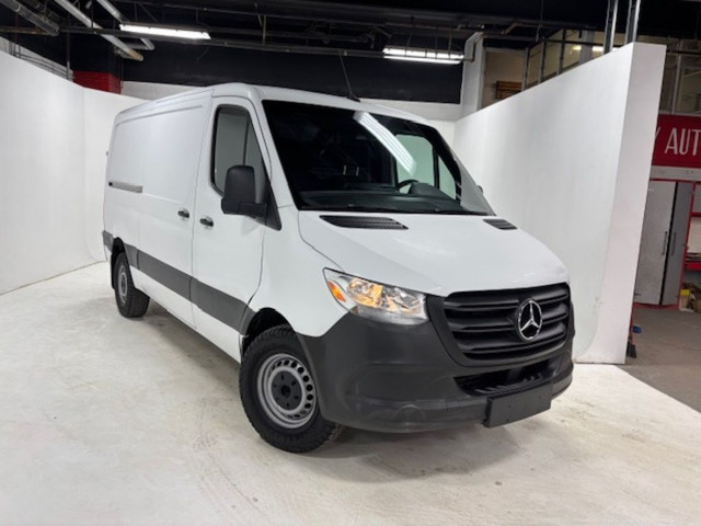 2021 Mercedes-Benz Sprinter Cargo Van 2500 Standard Roof Diesel  in Cars & Trucks in Laval / North Shore