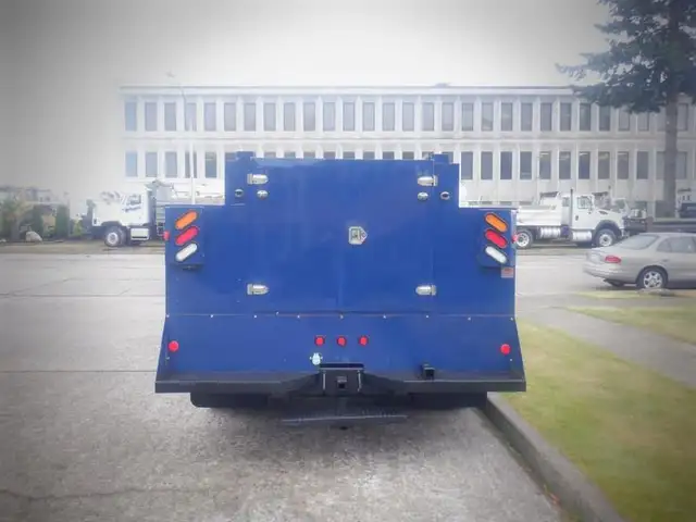 2012 international DuraStar 4300 Welding Service Truck with Air  in Heavy Trucks in Richmond - Image 9