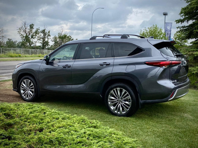 2021 Toyota Highlander Limited in Cars & Trucks in Calgary - Image 4