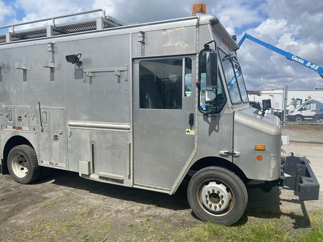 2007 Morgan Olson Workhorse W42 Workshop Step Van With Rear Shel in Cars & Trucks in Richmond - Image 3