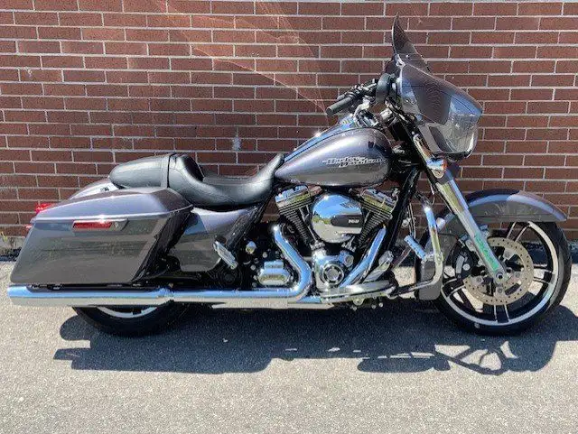 2015 Harley-Davidson® Touring Street Glide® Special in Street, Cruisers & Choppers in City of Toronto - Image 2