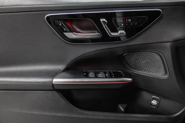 2023 Mercedes-Benz C300 4MATIC Sedan | Premium | Night | Carplay in Cars & Trucks in City of Montréal - Image 19