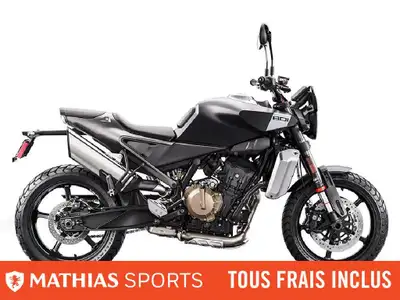 Concessionnaire des véhicules neufs et d'occasion. Sportive Husqvarna Svartpilen 801 2025 Au guidon...