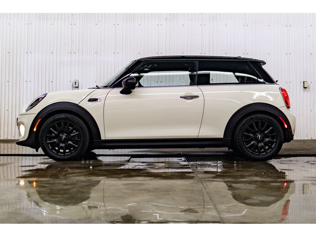 2018 MINI Cooper 3 Door 3 Door Hatchback Manual Leather Roof Nav in Cars & Trucks in Grande Prairie - Image 3