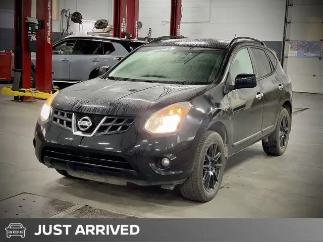 2013 Nissan Rogue SL | Leather | Backup Camera | Heated Seats in Cars & Trucks in Calgary - Image 2