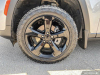This Jeep Grand Cherokee delivers a Regular Unleaded V-6 3.6 L/220 engine powering this Automatic tr... (image 9)