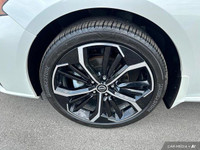 - ONE OWNER - ACCIDENT FREE - HEATED LEATHER SEATS - HEATED STEERING WHEEL - MOONROOF - REMOTE START... (image 9)