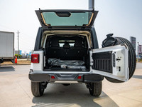 TIRES: P255/70R18 ALL-SEASON (STD),BRIGHT WHITE,BLACK MCKINLEY TRIMMED SEATS -inc: Hard Seat Back Le... (image 6)