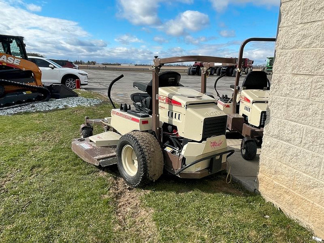 2022 GRASSHOPPER 325D-72 ZERO TURN MOWER in Farming Equipment in London - Image 3