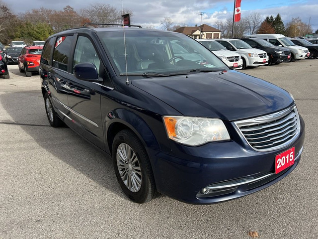  2015 Chrysler Town & Country TOURING EDITION, CLEAN CARFAX, HEA in Cars & Trucks in London - Image 4