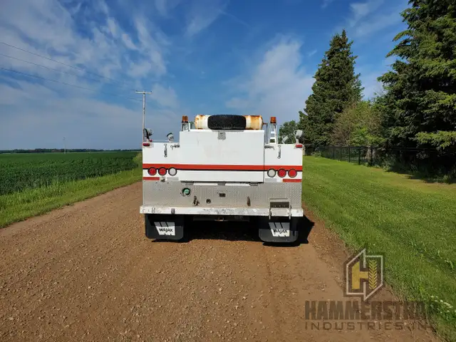 FORD F-350 Super Duty 4x4 XLT Mechanic Service Truck in Cars & Trucks in Edmonton - Image 8