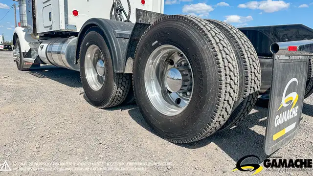 2017 KENWORTH W900B HIGHWAY / SLEEPER TRUCK / TRACTOR in Heavy Trucks in Chilliwack - Image 10