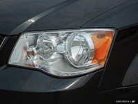 KBB.com Brand Image Awards. This Dodge Grand Caravan boasts a Regular Unleaded V-6 3.6 L/220 engine... (image 9)