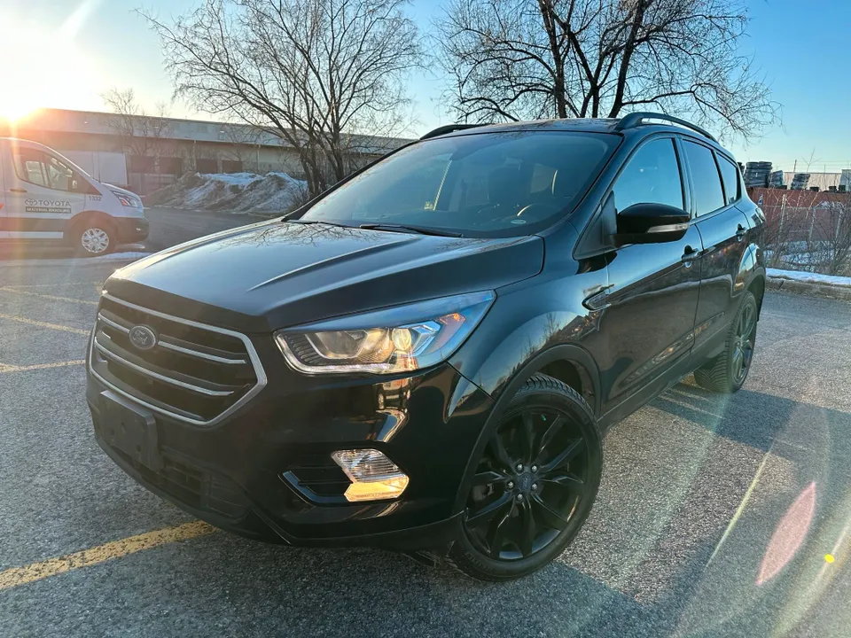 2017 Ford Escape Titanium / TWO KEYS / FULLY LOADED WITH LOW KMS