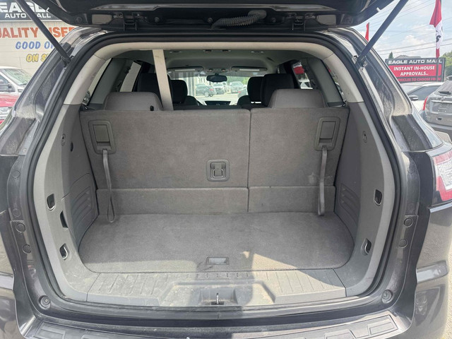 2017 Chevrolet Traverse LS AWD | 8 Passenger | AWD in Cars & Trucks in Cambridge - Image 4