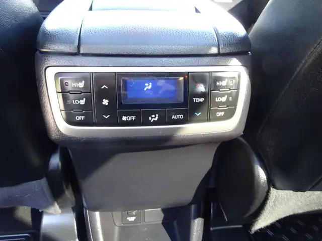 2016 Toyota Highlander Limited in Cars & Trucks in City of Toronto - Image 16