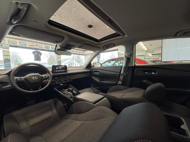 2023 Honda Accord EX+Roof+Adapive Cruise+LKA+BSM+CLEAN CARFAX in Cars & Trucks in London - Image 4