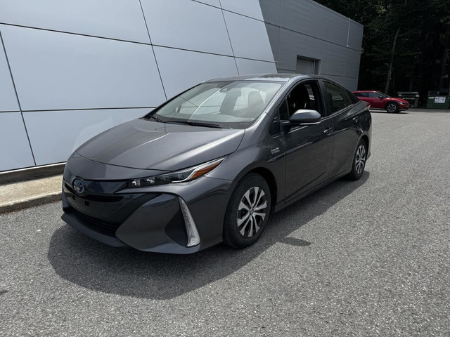 Toyota Prius Prime PHEV LE Siège & Volant Chauffant Bluetooth 20 in Cars & Trucks in Trois-Rivières