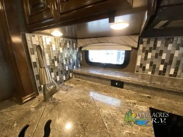 2018 Thor Motor Coach Tuscany 45AT only 029,124 Miles in RVs & Motorhomes in Moncton - Image 35