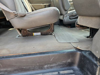 8 Passenger Seating. 5.3L Engine This van does NOT come safetied for that price. Van runs and drives... (image 9)