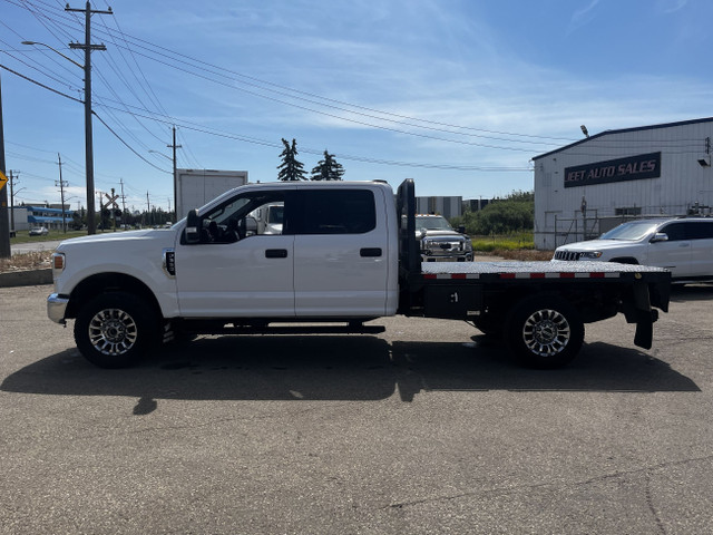 2021 Ford F-350 XLT CREW CAB 4X4 FLAT DECK in Cars & Trucks in Edmonton