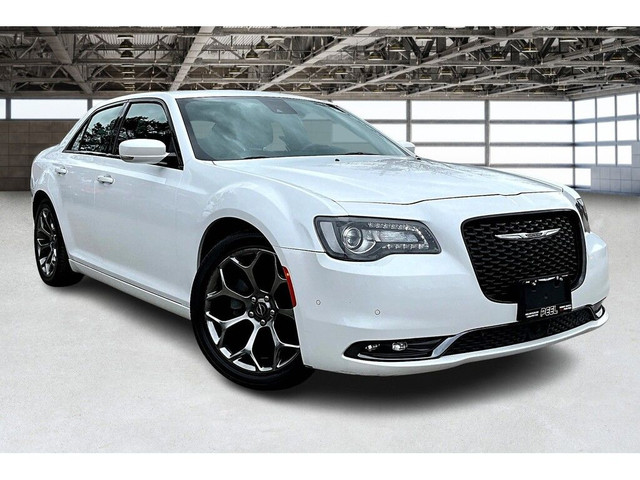  2015 Chrysler 300 S | Leather | PanoRoof | Beats Audio | RWD in Cars & Trucks in Mississauga / Peel Region - Image 3