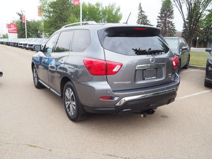 2017 Nissan Pathfinder SV 4WD. Heated Steering. SiriusXM. Heated in Cars & Trucks in Edmonton - Image 3