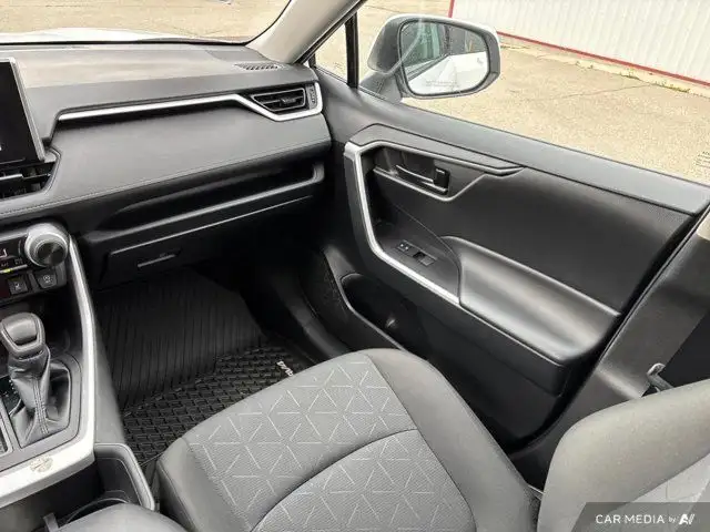 2023 Toyota RAV4 LE in Cars & Trucks in Brantford - Image 27