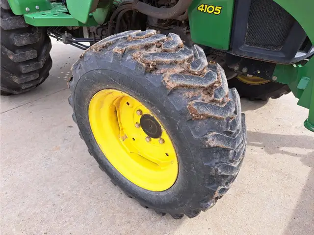 2008 John Deere MFWD Loader Tractor 4105 in Farming Equipment in Grande Prairie - Image 28