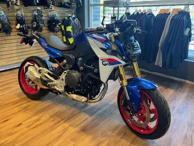 Brand new 2025 F900R available at Peak Powersports London. Lots of great factory options - cruise co...