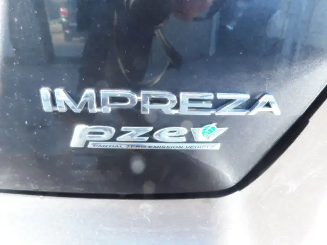 Subaru Impreza Premium 2016 in Cars & Trucks in City of Montréal - Image 12