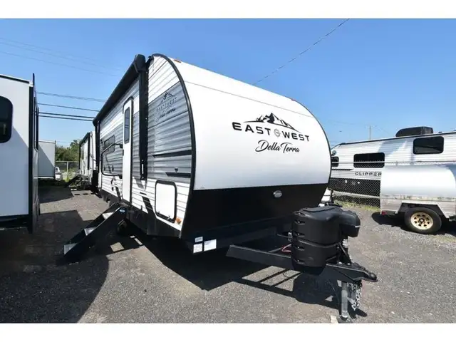 2023 East to West Della Terra 180MB in RVs & Motorhomes in Laurentides - Image 2