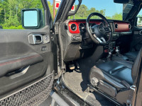 Off-Road Suspension, 4G Wi-Fi, Android Auto, Apple CarPlay, Navigation! This ultra capable Jeep Wran... (image 9)