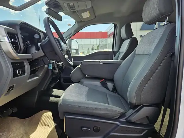 2023 Ford Super Duty F-350 SRW XLT 4WD Crew Cab 8' Box, 6.7L V8  in Cars & Trucks in St. Albert - Image 13