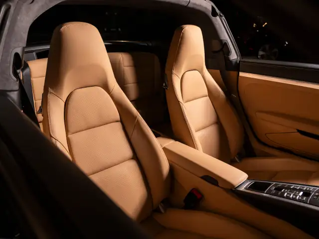 2015 Porsche 911 2015 911 Targa 4S - Certifié Porsche Approved in Cars & Trucks in Québec City - Image 7