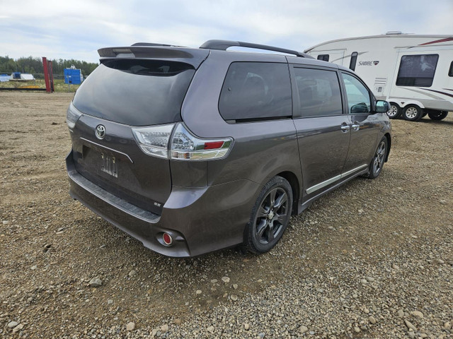 2017 Toyota Sienna in Cars & Trucks in Edmonton - Image 3