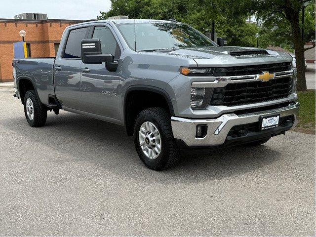 2024 Chevrolet SILVERADO 2500HD 4WD Crew Cab Long Box|Clean Carf in Cars & Trucks in City of Toronto - Image 2