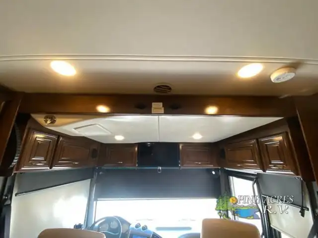 2018 Thor Motor Coach Tuscany 45AT only 029,124 Miles in RVs & Motorhomes in Moncton - Image 19