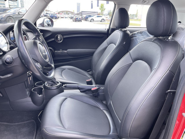 2015 MINI Cooper Hardtop in Cars & Trucks in Calgary - Image 3