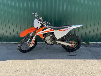 Extremely clean bike with 34.1 hours, brand new forks, new plastics, Acerbis Skid Plate Engine Type:...