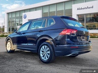 This Volkswagen Tiguan boasts a Intercooled Turbo Regular Unleaded I-4 2.0 L/121 engine powering thi... (image 2)