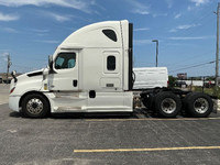 2021 FREIGHTLINER T12664ST;Heavy Duty Trucks - Conventional Truck w/ Sleeper Penske Location 510 S S... (image 3)