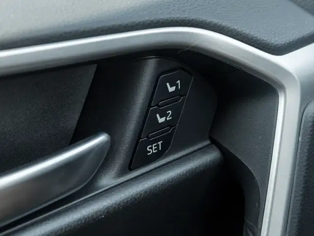 2024 Toyota RAV4 XLE XLE Premium, Dealer Maintained, Clean Ca... in Cars & Trucks in Markham / York Region - Image 15